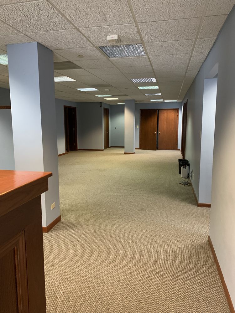 2100 Clearwater Dr, Oak Brook, IL 60523